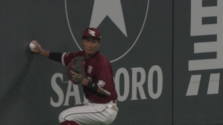 8回裏・E岡島 好守備!! 抜けそうな当たりに追いつくファインプレーを見せる!!