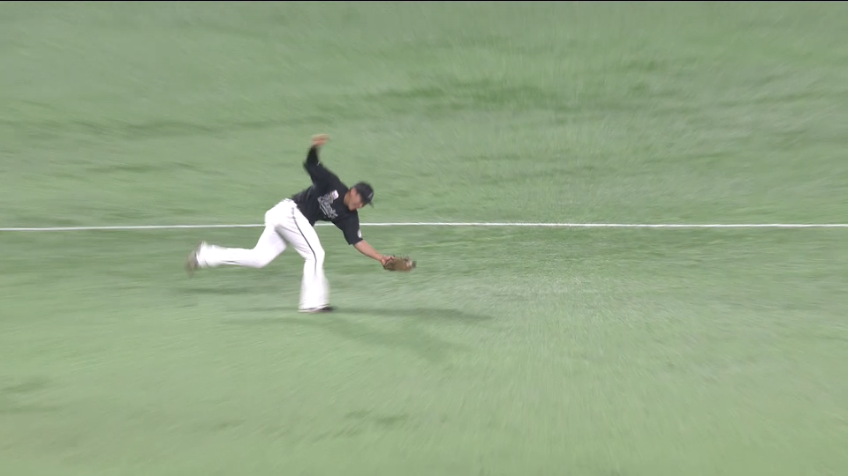 2回裏・M安田 守備でも魅せる！三遊間の打球を踏ん張って送球！