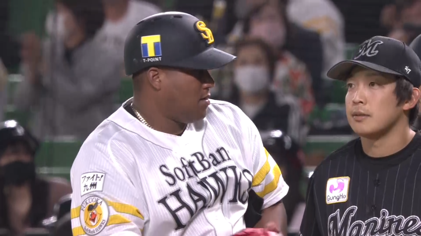 8回裏・Hデスパイネ セカンドの頭上を越える打球は同点のタイムリーヒットに!!