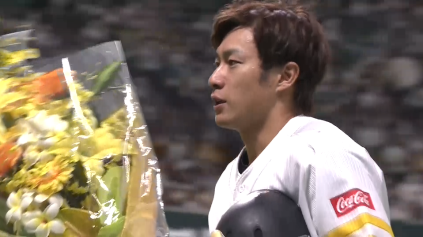 5回裏・H柳田 祝!! プロ通算1000試合出場の花束贈呈をマルチアングルで!!