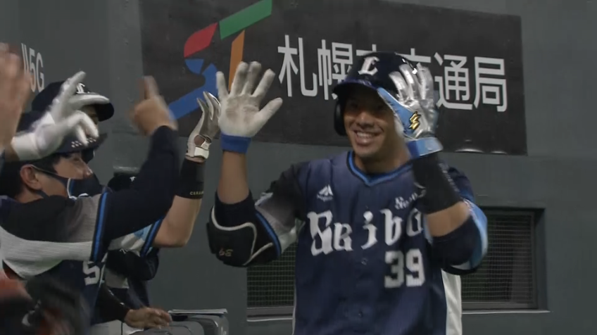 5回表・L呉  プロ初ホームランで先制点!!