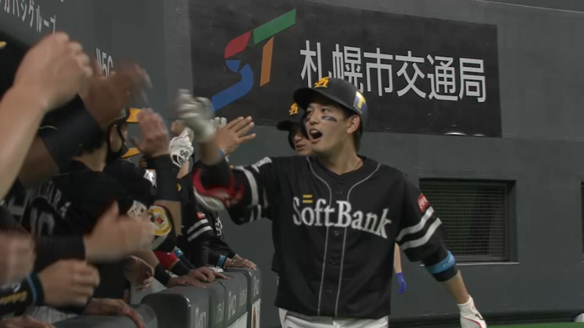 1回表・H栗原 第2号2ランHR!! インコースのスライダーを捉えた一発!!