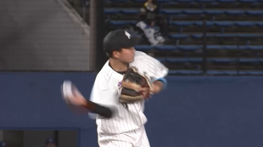 5回表・M安田 シフト成功!! スライディングキャッチで好捕!!