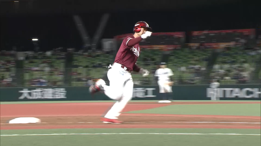 8回表・E島内 レフトスタンドへダメ押しのソロホームランを放つ!!