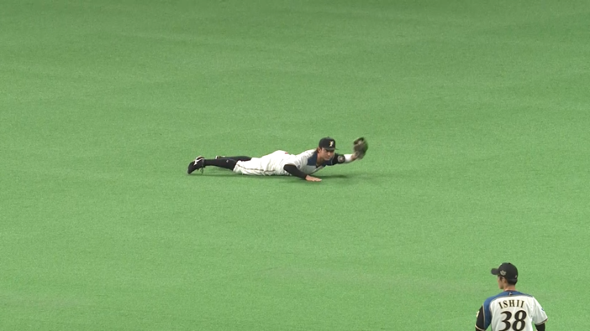2回表・F淺間 好守備!! ダイビングキャッチでピッチャーを助ける!!
