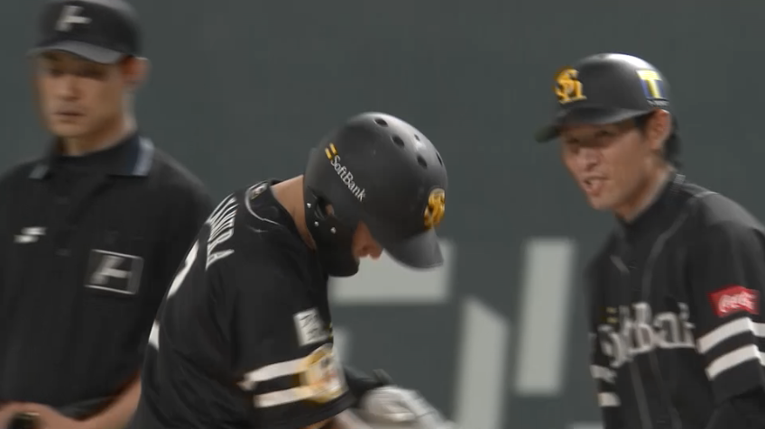 8回表・H中村 チャンスの場面でライトへのタイムリーヒット!! 勝ち越しに成功!!