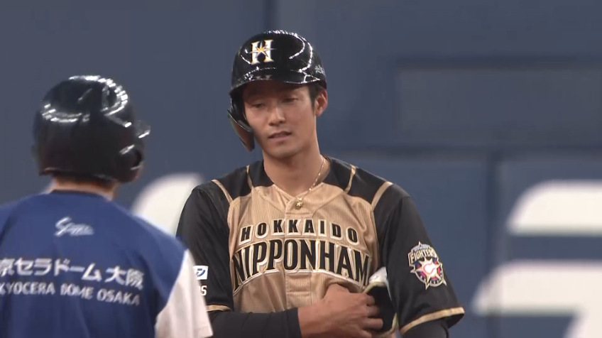 3回表・F石井 ガッツポーズ!! 左中間へのタイムリー2ベースで同点に追いつく!!