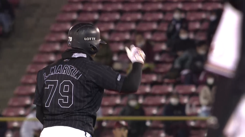 9回表・Mマーティン 走者一掃のタイムリーで最終回に追加点!!