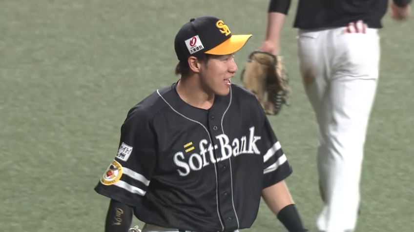 5回裏・H柳田 フェンスギリギリの打球をジャンピングキャッチ!!