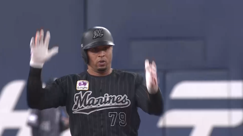 3回表・Mマーティン ランナー2塁のチャンスでライトへのタイムリー2ベース!! 先制点を奪う!!