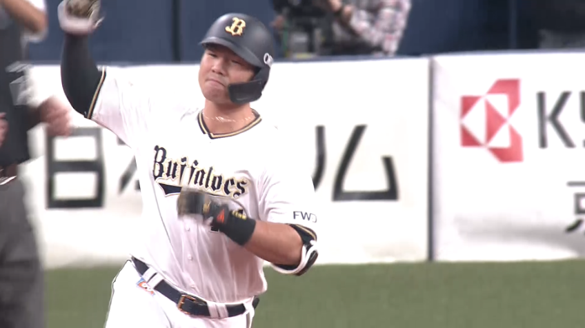 6回裏・B頓宮 スタンドギリギリの右中間へのソロホームランで同点!!