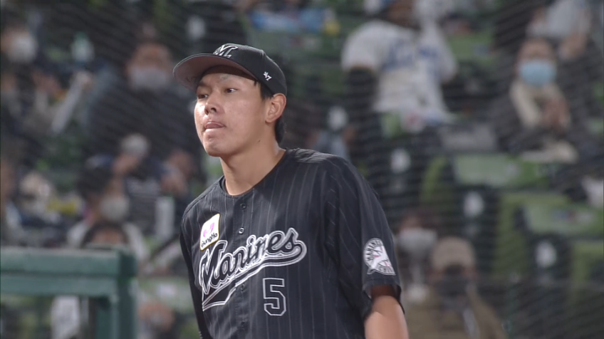 7回裏・M安田 ヒット性の当たりにスライディングキャッチ、素早い送球でヒット阻止!!