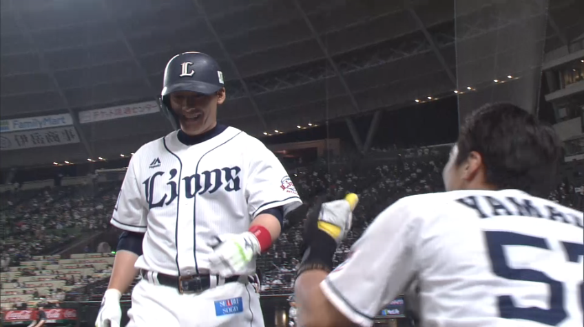 8回裏・L栗山 待望の今季1号!! ベテランの一発で勝ち越し!!