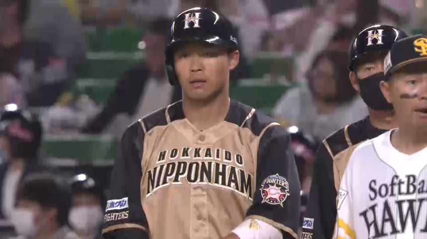 5回表・F王 スタメン起用に応えてマルチ安打をマーク!!