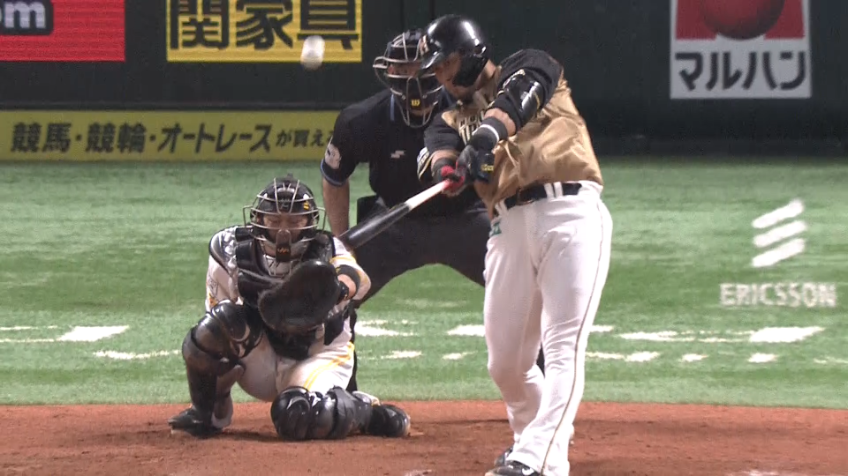 9回表・F中田 意地の一発!! 左中間スタンドへのソロホームランで1点差に詰め寄る!!