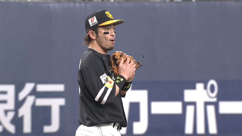 4回裏・H松田 難しいバウンドの打球を上手く捕球して2塁アウト!!