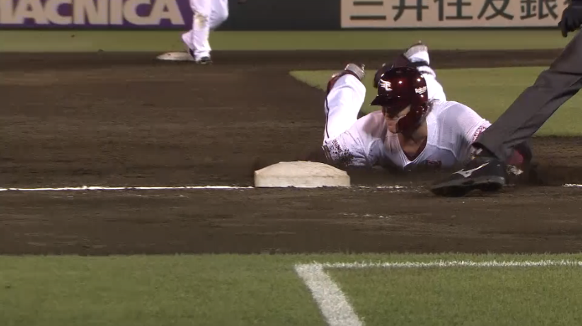 3回裏・Eディクソン タイムリーヒット!! ヘッドスライディングで3塁へ!!