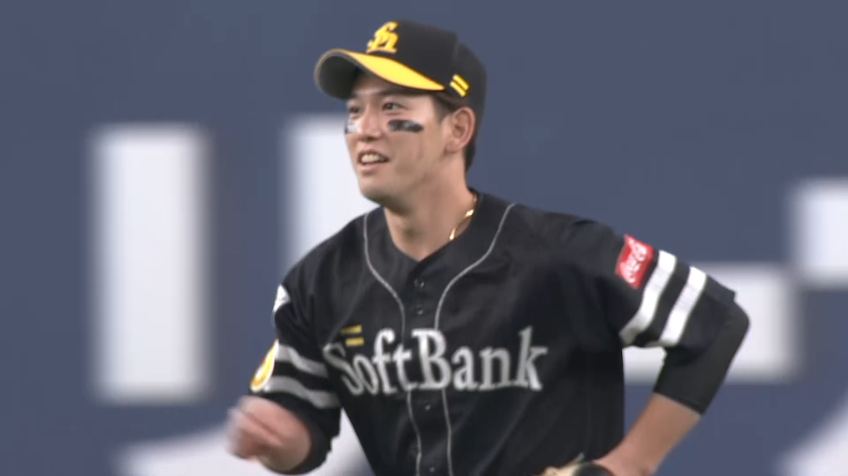 4回裏・H栗原 ピッチャーを盛り立てる見事なスライディングキャッチ!!