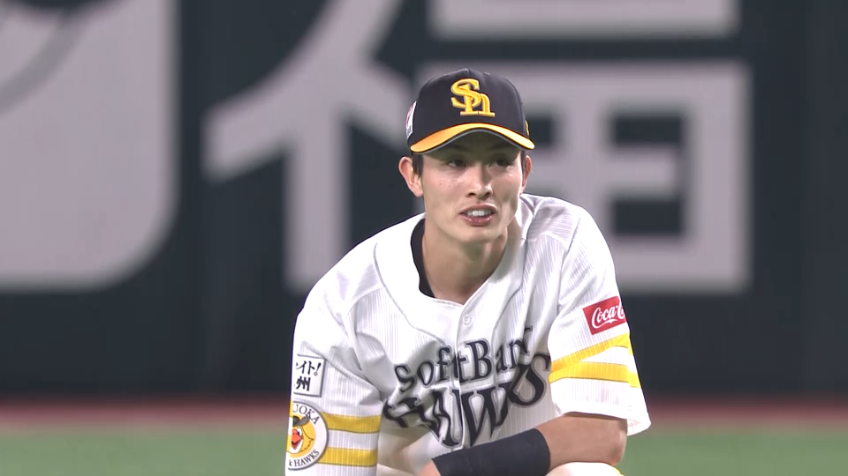 4回表・H周東 一二塁間を抜けさせない!! ダイビングキャッチの好プレー!!