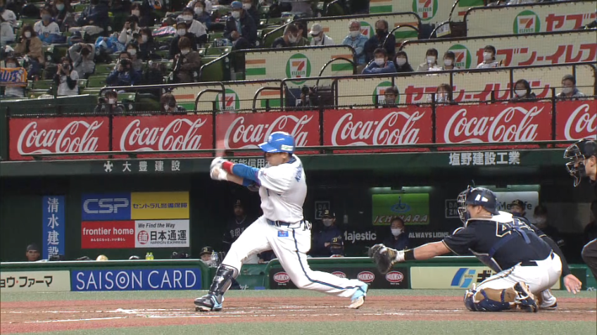 7回裏・L栗山 ランナー1,3塁のチャンスでライトへタイムリーを放ち、1点を返す!!