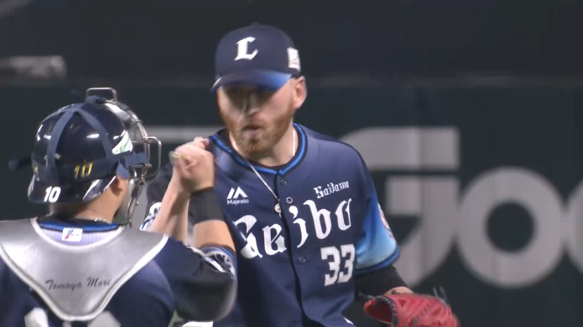 9回裏・Lギャレット 直球がズバッと決まって見逃し三振!!試合を締めた!!