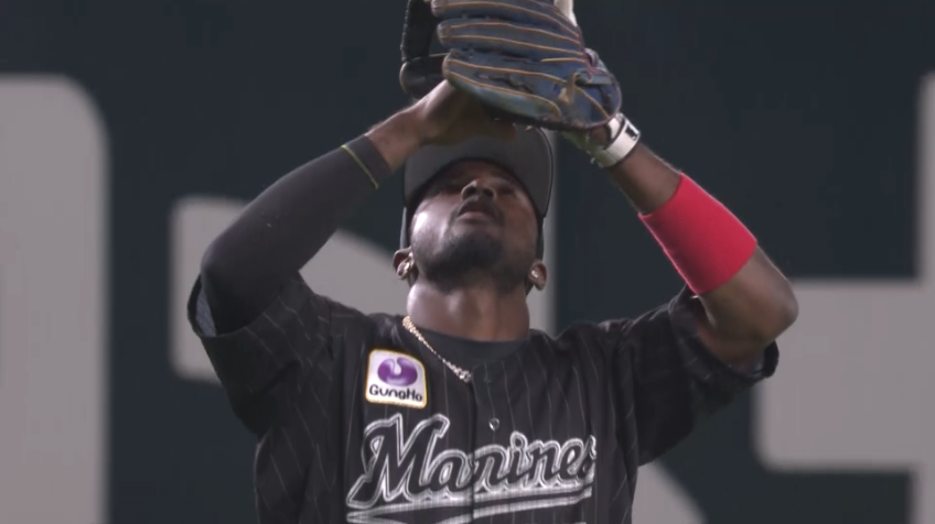 9回裏・Mエチェバリア ライナー性の打球を上手くキャッチしゲッツーを奪う!!