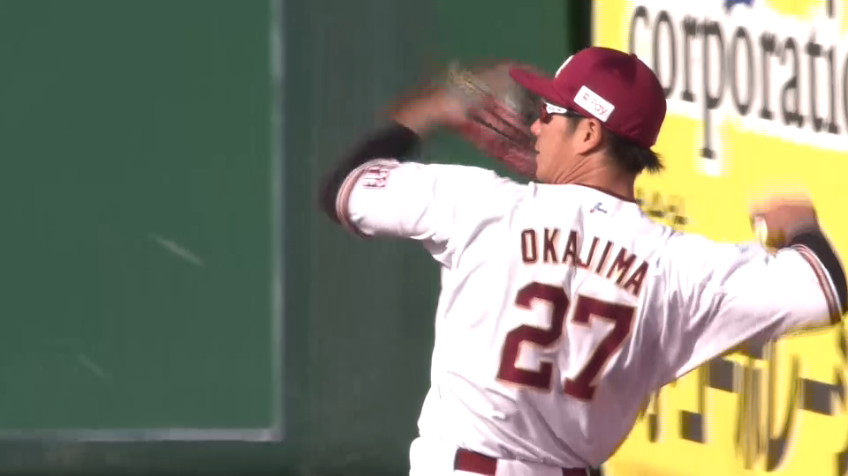 6回表・E岡島 本日2度目!! またもや大飛球をランニングキャッチ!!