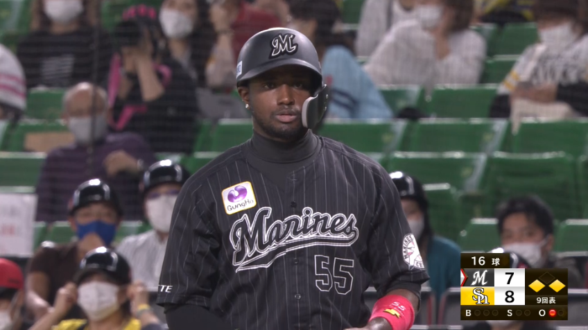 9回表・Mエチェバリア 代打で入った打席でタイムリーヒット!! 来日初打点を挙げる!!