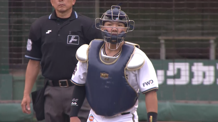 4回表・B頓宮 好送球で盗塁を阻止!! 悪い流れを断ち切る!!