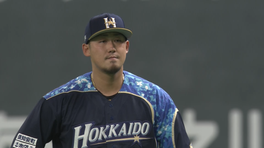 3回表・F中田 抜けそうな打球を素早い反応でキャッチするファインプレー!!