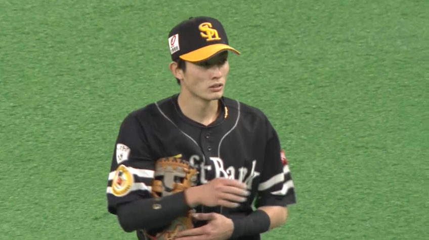 4回裏・H周東 持ち前の守備範囲の広さで一二塁間のゴロを上手く捌く!!