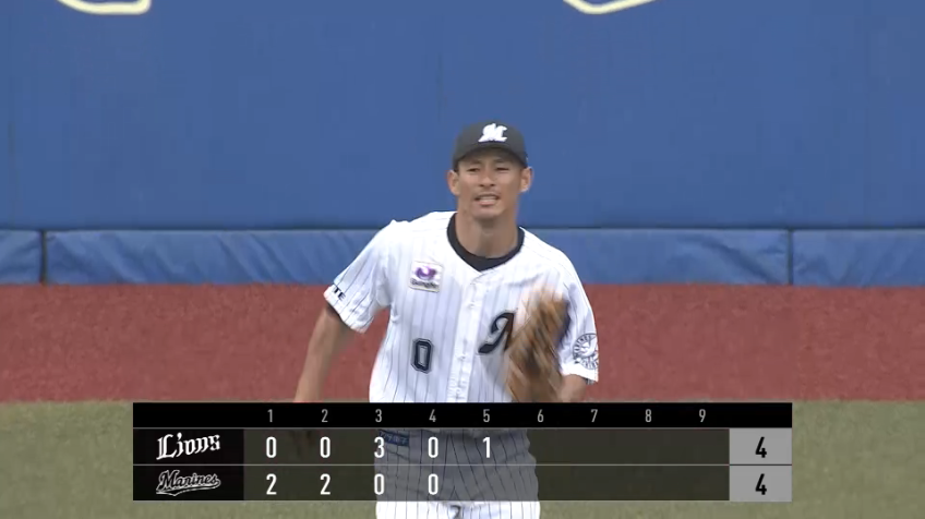 5回表・M荻野貴 フェンスギリギリの打球を上手く捕球する!!