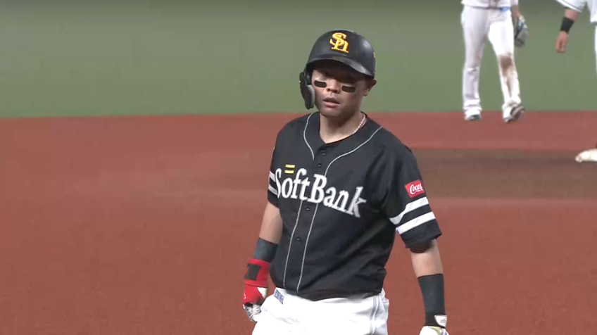 5回表・H中村晃 ライトへの2点タイムリー3ベースヒットを放つ!!