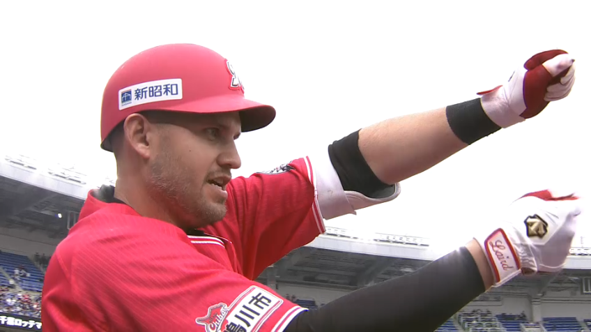 8回裏・Mレアード スタンド中段へ飛び込むホームランで相手を突き放す!!