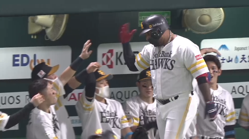 2回裏・Hバレンティン 待望の今季第1号ホームラン!!