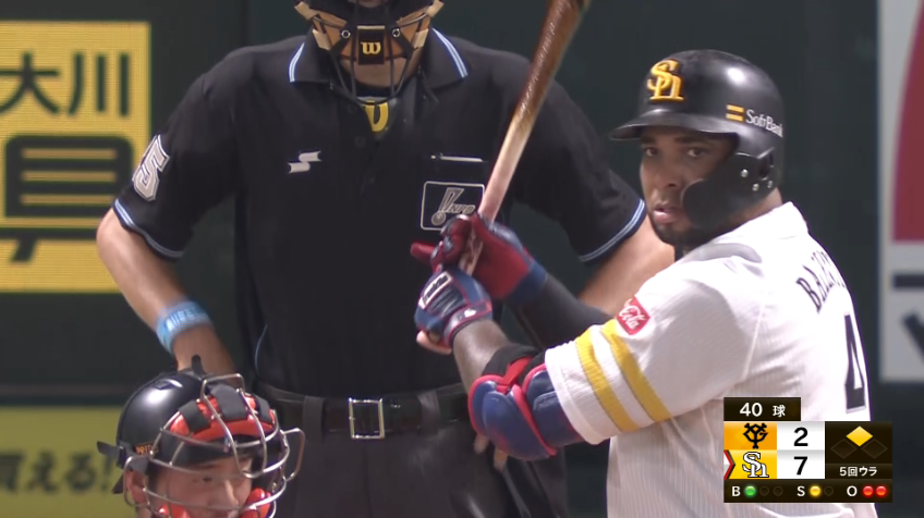 5回裏・Hバレンティン 今日2本目は左中間への2ランホームラン!!