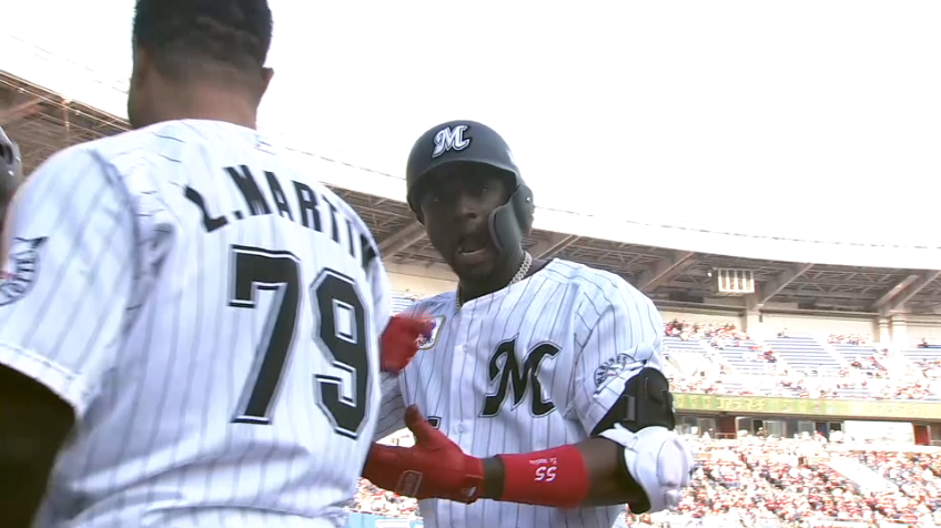 8回裏・Mエチェバリア ついに出た!! 来日初ホームランはダメ押しの3ランホームラン!!