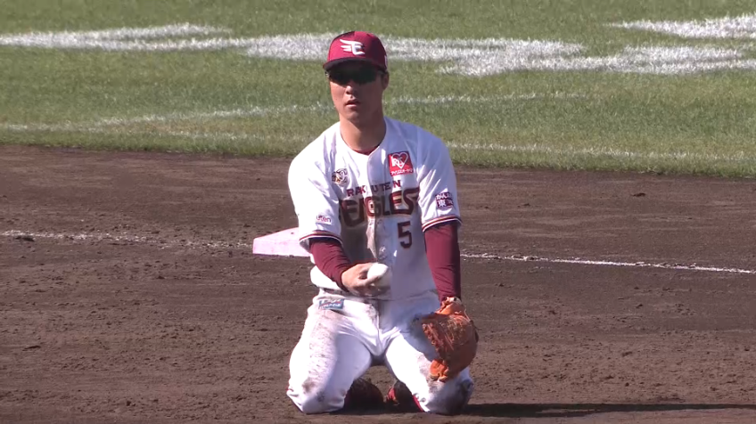 7回表・E茂木 強烈な打球を素晴らしい反応でナイスキャッチ!!