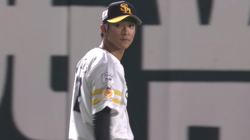 7回表・H柳町 ライナー性の打球を前に突っ込んでスライディングキャッチ!!