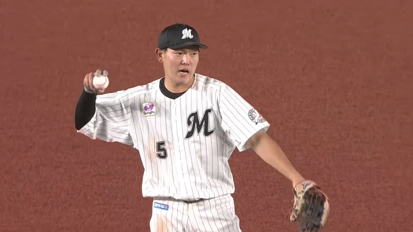 7回表・M安田 レフトへ抜けそうなヒット性のボールをスライディングキャッチ!! すぐさま一塁へ送球しアウト!!