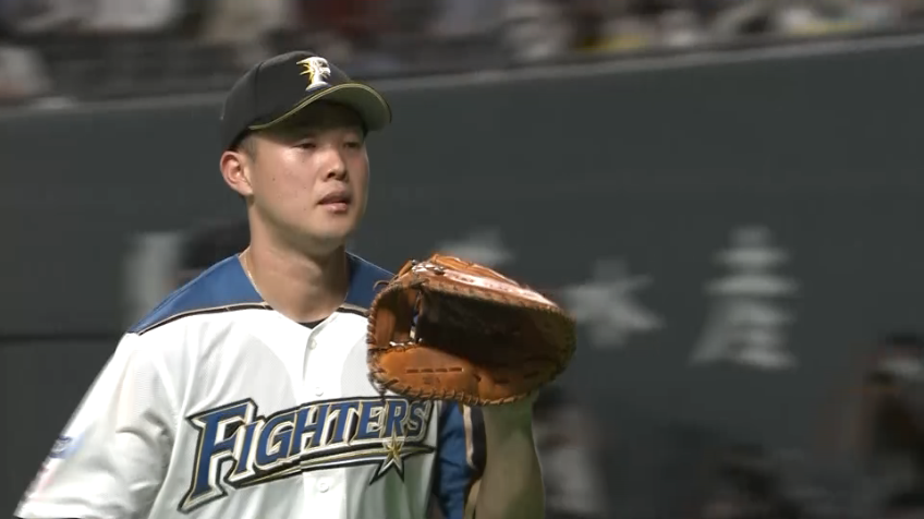 3回表・F高濱 ファーストライナーの打球をジャンピングキャッチ!!