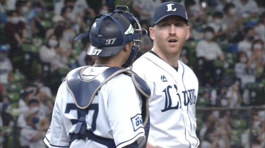 9回表・Lギャレット D堂上をショートゴロに打ち取り試合終了!! L栗山の2000試合出場達成を勝利で飾る!!