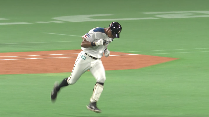 2回裏・F万波 プロ初ホームランで同点に追いつく!!