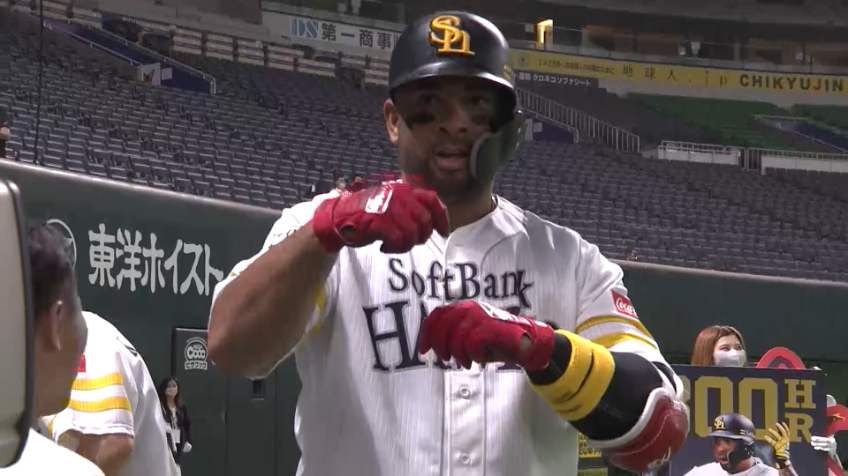 5回裏・Hバレンティン 通算300号ホームランと1000本安打を同時達成!!