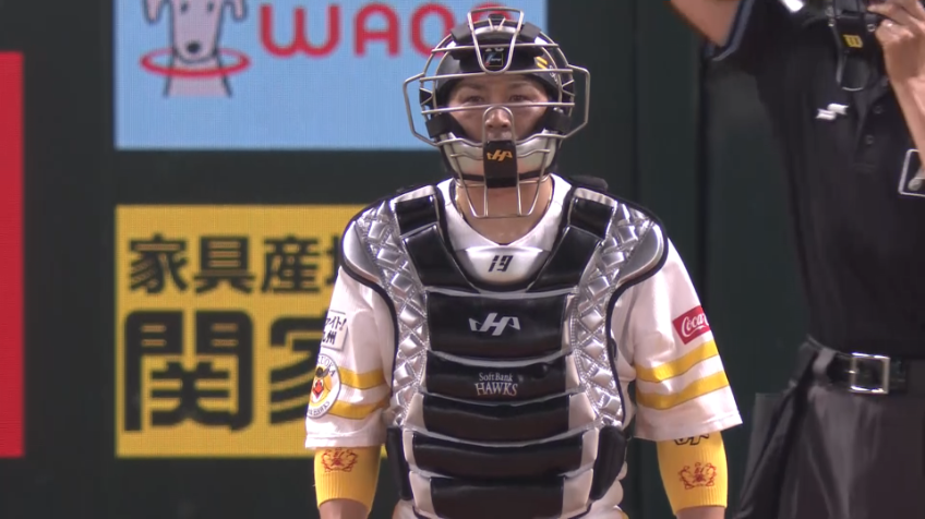 2回表・H甲斐 投球がバウンドしても関係ない!! 正確な送球で盗塁を阻止!!