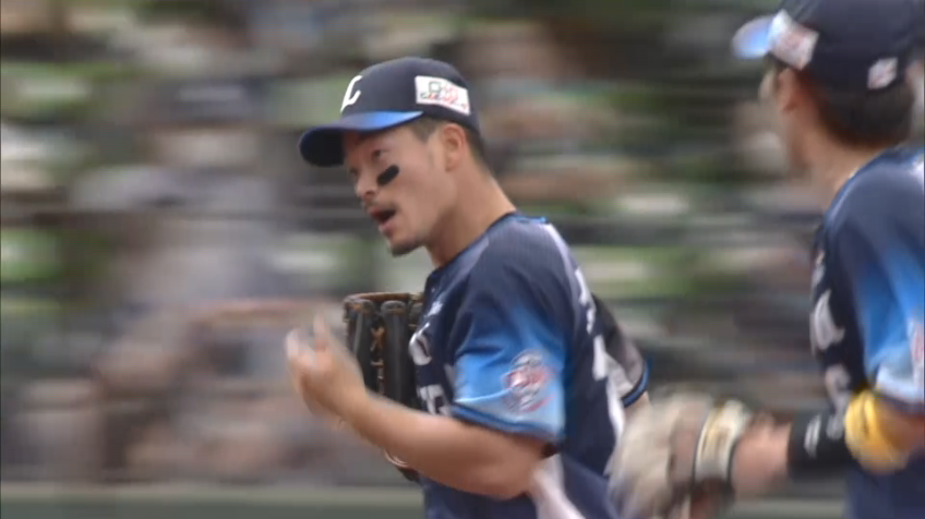 9回表・L川越 一打勝ち越しのピンチを救うスライディングキャッチ!!