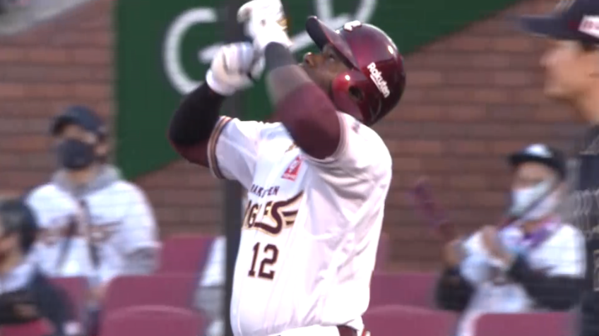 2回裏・Eカスティーヨ ライトに来日初ヒットを放つ!!