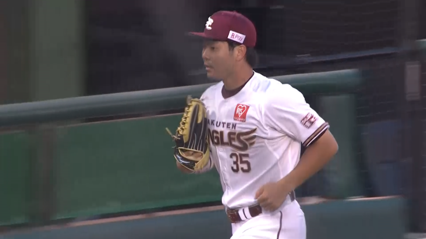 3回表・E島内 ナイス守備!! 見事なバックホームで追加点を阻止する