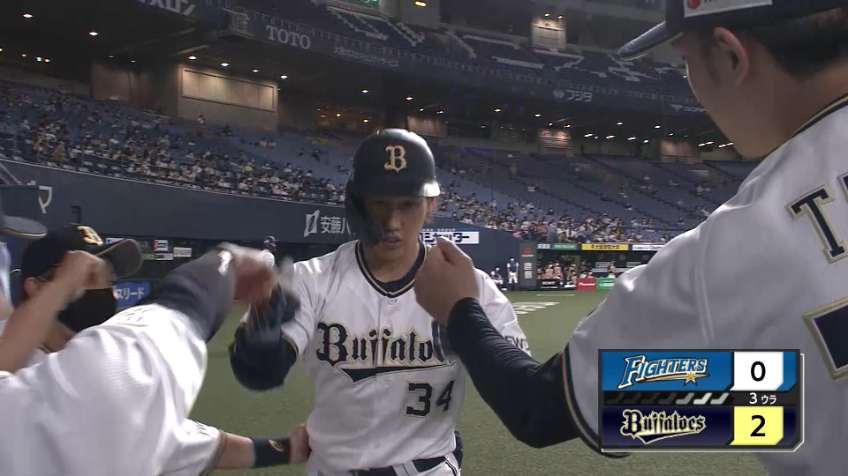 3回裏・B吉田正 すぐさま追加点となる第13号ソロホームランを放つ!!