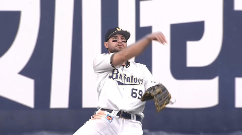 7回表・Bロメロ 見事なスライディングキャッチを見せる!!